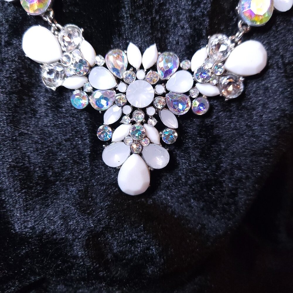Festoon Style Rhinestone Necklace - Picture 3 of 7